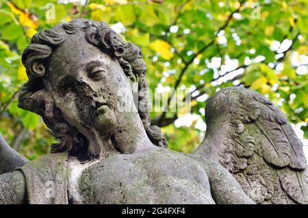 Engel ohne Gesicht - Statue auf altem Friedhof, um 1860, Krasna lipa, Tschechien, Europa Stockfoto