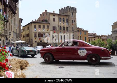 Italien, Arezzo, 18. Juni 2021 : 1000 Meilen (1000 Miglia), Ausgabe 2021. Es ist ein Etappenrennen mit historischen Autos. Foto © Daiano Cristini/Sintesi/Alamy S Stockfoto