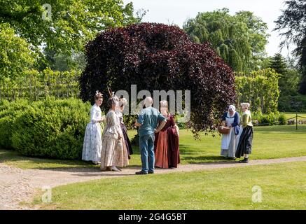 Auning, Dänemark - 19. Juni 2021: Tag des 18. Jahrhunderts auf Schloss Gammel Estrup sind die Menschen wie im 18. Jahrhundert gekleidet und alles vergeht wie damals. Wom Stockfoto