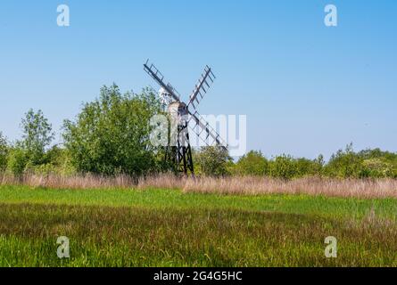 Boardmans Entwässerungsmühle am Fluss Ant unterhalb von How Hill in Norfolk Broads, Großbritannien Stockfoto