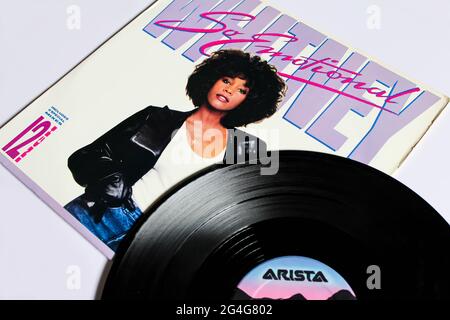 Dance-Rock, RnB und Pop-Künstler, Whitney Houston Musikalbum auf Vinyl-Schallplatte. Titel: So emotionales Album-Cover Stockfoto