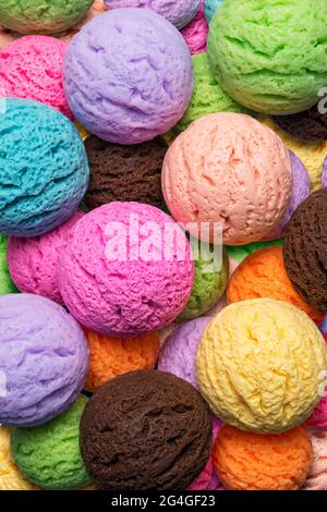 Hintergründe und Texturen: Bunte Eisschaufeln, große Gruppe, Nahaufnahme Stockfoto