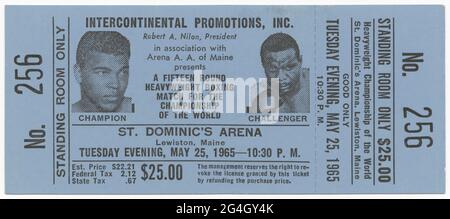 Der Kampf, bekannt als "Ali vs. Liston II" (das Paar wurde 1964 in Miami Beach, Florida, eingepackt), war Alis erster Kampf, nachdem er seinen Namen von Cassius Clay geändert hatte. Stockfoto