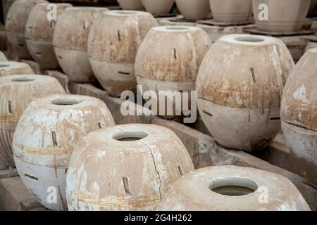 Große Keramik-Topfformen, Dong Trieu Keramik, in der Nähe von Hanoi, Vietnam Stockfoto