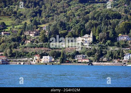 Blick auf Stresa, am Ufer des Lago Maggiore gelegen. Piemont, Italien, Europa. Stockfoto