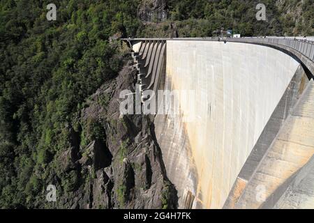 Contra Dam am Verzasca River. Schweiz Europa. Stockfoto