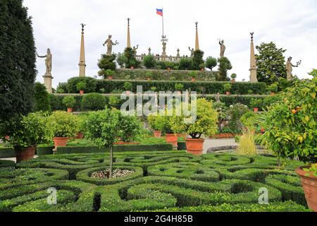 Isola Bella, Stresa, Italien - 26. September 2020: Besuch der schönen Gärten auf der Isola Bella an einem sonnigen Tag im September. Stockfoto