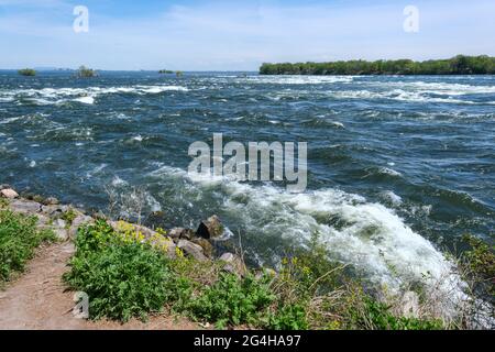 Lachine, CA - 15. Mai 2021: Lachine-Stromschnellen am Saint-lawrence-Fluss. Stockfoto