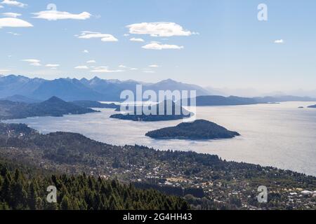 Luftaufnahme des Nahuel Huapi Sees in der Nähe von Bariloche, Argentinien Stockfoto