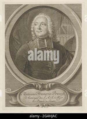 . Porträt des französischen Autors Antoine François Prevost, auch bekannt als Abbé Prévost. Er ist in Kleid mit BEF gekleidet. Ein Bücherregal im Hintergrund. In der Kartusche sind Name und Titel. Stockfoto