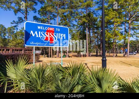 Magnolia, MS - 14. Januar 2021: Willkommen im Mississippi-Schild, Geburtsort von America's Music Stockfoto