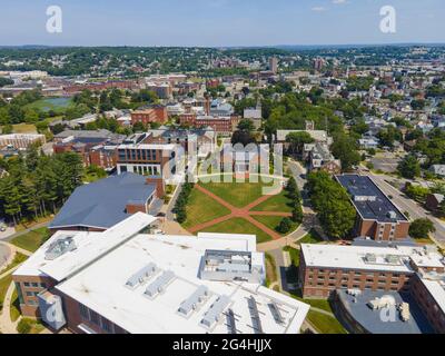 Luftaufnahme des Worcester Polytechnic Institute WPI Hauptcampus um das Quad in der Stadt Worcester, Massachusetts, USA. Stockfoto