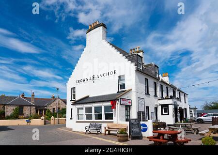 Außenansicht des Crown & Anchor Hotels in Findhorn, Moray, Schottland, Großbritannien Stockfoto