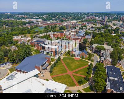 Luftaufnahme des Worcester Polytechnic Institute WPI Hauptcampus um das Quad in der Stadt Worcester, Massachusetts, USA. Stockfoto