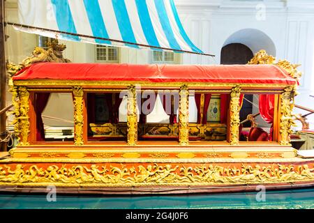 VENARIA REALE, ITALIEN - CA. MAI 2021: Der Bucentaur (Bucintoro, 1729). Antikes Königliches Schiff der Savoia Familie. Stockfoto