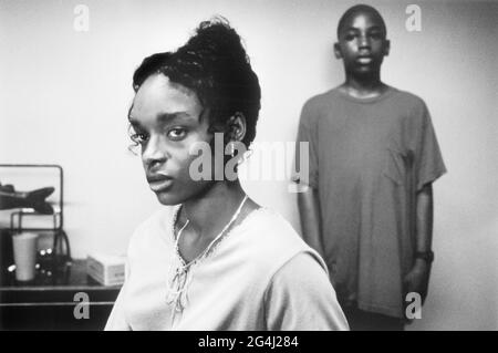 N'Bushe Wright (links) und Sean Nelson (rechts), am Set des Films, 'Fresh', Foto von Bob Marschak für Miramax Films, 1994 Stockfoto