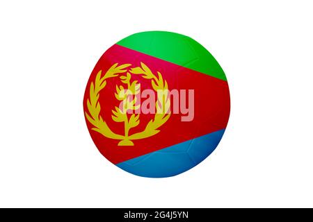 Fußball in den Farben der Eritrea-Flagge isoliert auf weißem Hintergrund. In einem konzeptionellen Meisterschaftsbild, das Eritrea unterstützt. Stockfoto