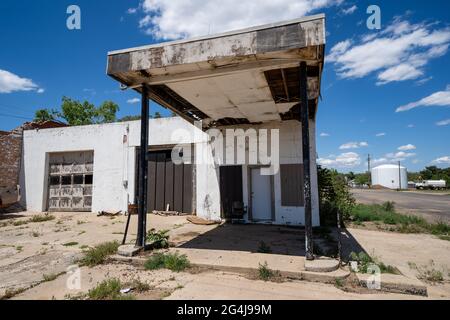 Alte verlassene verrostete Tankstelle an der Route 66 in McLean Texas Stockfoto