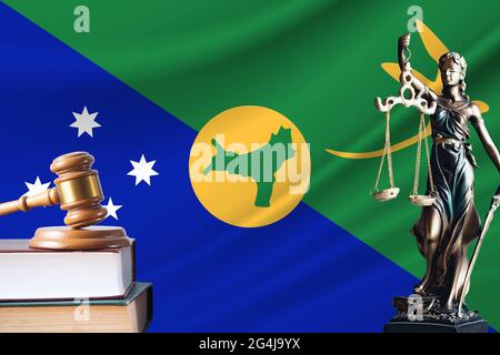 Recht und Gerechtigkeit auf der Weihnachtsinsel. Statue von themis und der Gavel des Richters vor dem Hintergrund der Flagge der Weihnachtsinsel. Recht und Justi Stockfoto