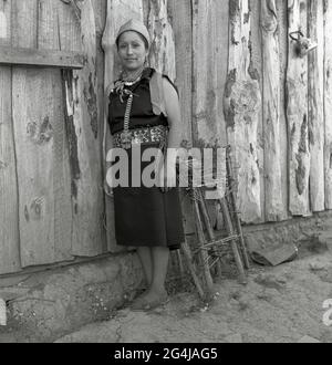 Porträt junger Mapuche-Frauen in ihrem Haus in Lumaco-Chile Stockfoto