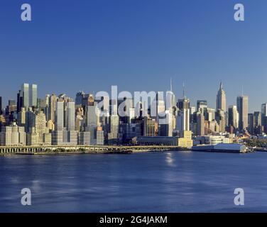 2010 HISTORISCHE SKYLINE VON MIDTOWN HUDSON RIVER MANHATTAN NEW YORK CITY USA Stockfoto