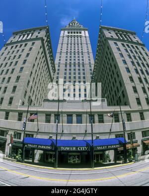 SÜDEINGANG TERMINAL TOWER CENTER („GRAHAM ANDERSON PROBST & WHITE 1930“) DOWNTOWN CLEVELAND OHIO USA Stockfoto