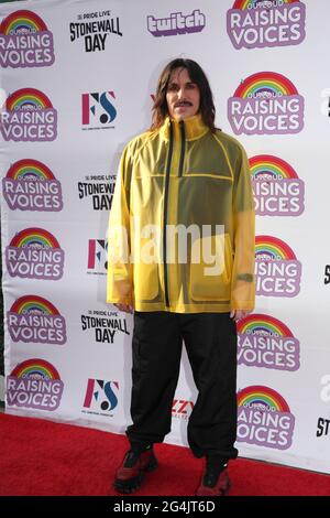 Sänger Sam Sparro trifft am 6. Juni 2021 in Los Angeles, Kalifornien, bei OUTLOUD: Raising Voices im Los Angeles Memorial Coliseum ein. Bild: Shot Arry/The Photo Access Stockfoto