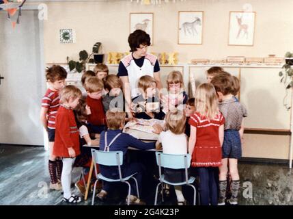 Feste, Feiertage, Internationaler Kindertag, im Kindergarten, ZUSÄTZLICHE-RIGHTS-CLEARANCE-INFO-NOT-AVAILABLE Stockfoto