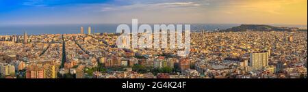Barcelona Spanien, Hochwinkelansicht Sonnenuntergang Panorama City Skyline Blick von Bunkers del Carmel Stockfoto