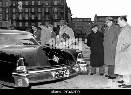 Transport / Transport, Auto, Fahrzeugvarianten, Ford Lincoln Continental Mark II, hinten, München, ZUSÄTZLICHE-RECHTE-FREIGABE-INFO-NICHT-VERFÜGBAR Stockfoto