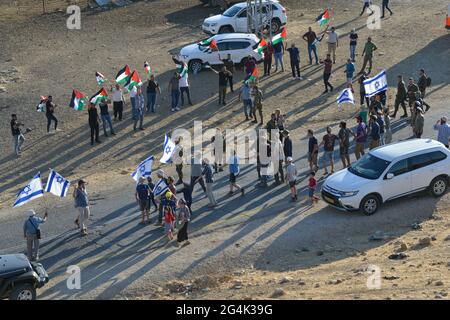 Ein el Hilwe, Westjordanland. Juni 2021. Protest in ein el Hilwe während der gleichzeitigen 14 Märsche religiöser jüdischer Siedler im Westjordanland gegen den „illegalen“ arabischen Bau in Area C, North-East Jordan Valley, Israel / Palestine Credit: Matan Golan/Alamy Live News Stockfoto