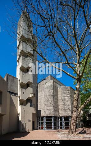 Deutschland, Erkrath, Erkrath-Hochdahl, Hochdahl-Sandheide, Bergisches Land, Niederbergisches Land, Niederberg, Rheinland, Nordrhein-Westfalen, NRW, Katholische Heilig Geist Kirche von Gottfried Boehm, Brutalistische Architektur, konkreter Brutalismus Stockfoto