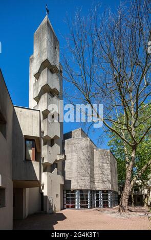 Deutschland, Erkrath, Erkrath-Hochdahl, Hochdahl-Sandheide, Bergisches Land, Niederbergisches Land, Niederberg, Rheinland, Nordrhein-Westfalen, NRW, Katholische Heilig Geist Kirche von Gottfried Boehm, Brutalistische Architektur, konkreter Brutalismus Stockfoto