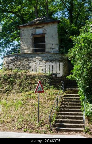 Deutschland, Erkrath, Alt-Erkrath, Bergisches Land, Niederbergisches Land, Niederberg, Rheinland, Nordrhein-Westfalen, NRW, katholische Kapelle am Korresberg auf einem Buckel, Heiligenhäuser, Gedächtniskapelle, Treppe Stockfoto