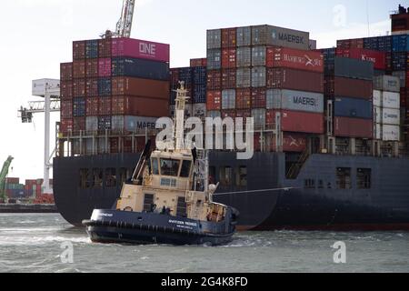 Containerschiff Conti Stockholm bei Ankunft in Fremantle, WA 14. Juni 2021. Stockfoto