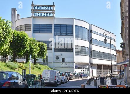 Die Central Garage in Limoges, Frankreich, wurde ursprünglich für die Showrooms von Citroën und Peugeot gebaut und verfügt über Parkplätze im spektakulären Art déco-Stil Stockfoto