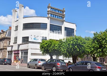 Die Central Garage in Limoges, Frankreich, wurde ursprünglich für die Showrooms von Citroën und Peugeot gebaut und verfügt über Parkplätze im spektakulären Art déco-Stil Stockfoto