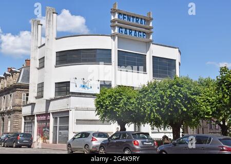 Die Central Garage in Limoges, Frankreich, wurde ursprünglich für die Showrooms von Citroën und Peugeot gebaut und verfügt über Parkplätze im spektakulären Art déco-Stil Stockfoto