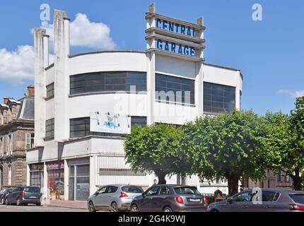 Die Central Garage in Limoges, Frankreich, wurde ursprünglich für die Showrooms von Citroën und Peugeot gebaut und verfügt über Parkplätze im spektakulären Art déco-Stil Stockfoto