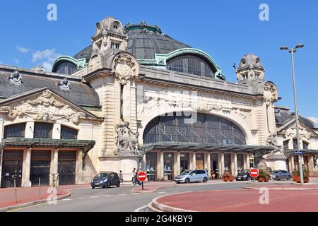 Limoges-Bénédictins Bahnhof, ein fantastisches Gebäude, hauptsächlich im Beaux-Arts-Stil, mit neo-byzantinischen und Louis-Seize Elementen, Limoges, Frankreich Stockfoto