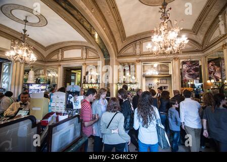 Historisches Cafe Gambrinus, Plebiscito-Platz, Neapel, Kampanien, Italien, Europa Stockfoto