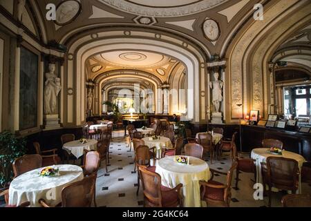 Historisches Cafe Gambrinus, Plebiscito-Platz, Neapel, Kampanien, Italien, Europa Stockfoto
