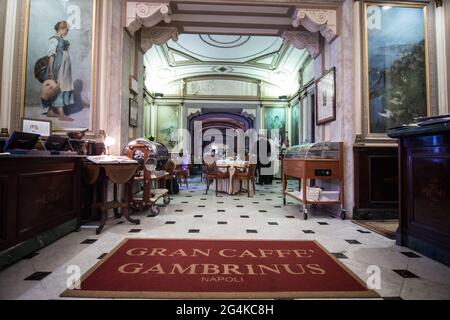 Historisches Cafe Gambrinus, Plebiscito-Platz, Neapel, Kampanien, Italien, Europa Stockfoto