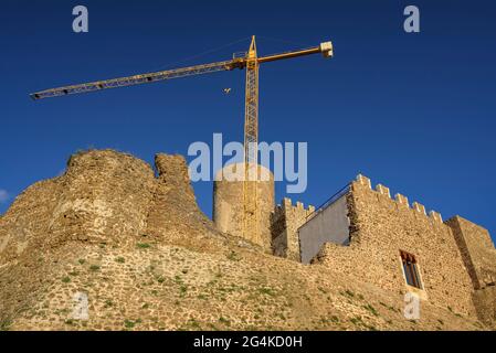 Südfassade der Burg Montsoriu (Arbúcies, La Selva, Katalonien, Spanien) ESP: Fachada sur del Castillo de Montsoriu (Arbúcies, Cataluña, España) Stockfoto