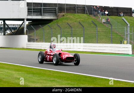 Tony Wood, der seinen Red, 1958, Maserati TecMec, während der Maserati Trophy für HGPCA Pre '66 Grand Prix Cars, bei der Silverstone Classic 2017 fuhr Stockfoto