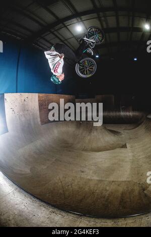 Jamie Jones, BMX Freestyle Tokyo Olympia hoffnungsvoll aus Swansea im Vereinigten Königreich. Bild: Reiten auf der Ramp World in Cardiff. Stockfoto