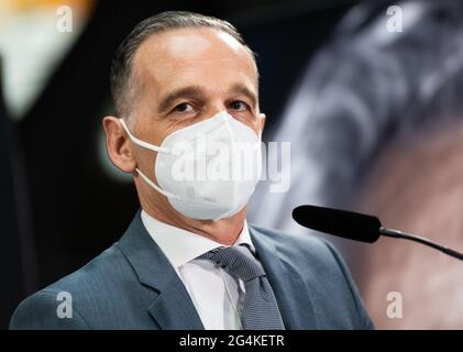 Berlin, Deutschland. Juni 2021. Außenminister Heiko Maas (SPD) spricht bei der Eröffnung der Ausstellung 'Gegen das Vergessen' im Berliner Hauptbahnhof. Quelle: Christophe Gateau/dpa/Alamy Live News Stockfoto