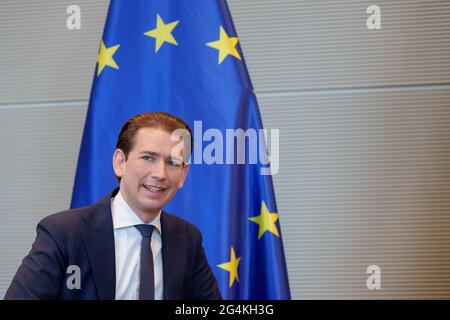 Berlin, Deutschland. Juni 2021. Österreichs Bundeskanzler Sebastian kurz wird vom Bundestagspräsidenten zu Gesprächen auf der Präsidentenebene des Bundestages empfangen. Quelle: Kay Nietfeld/dpa/Alamy Live News Stockfoto