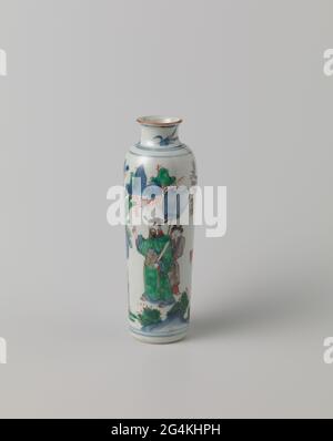 Vase (Rollstuhl) mit einem Gelehrten-Beamten und seinen Dienern in einer Landschaft. Kleine zylindrische Vase (Trolley) aus Porzellan mit einem ausladenden Hals, in Unterglasur blau und auf der Glasur rot, grün, gelb, Auberginen und schwarz lackiert. An der Wand eine würde, die in einer Landschaft mit Pflanzen, einer Bananenpflanze, Felsen und Bergen hinterlässt. Hinter ihm ein Diener mit einem Spanne; EIN zweiter Diener trägt ein Buch. Eine Pflanze zweimal am Hals. Der Boden ist unglasiert. Transition Porzellan mit E-Mail-Farben. Stockfoto