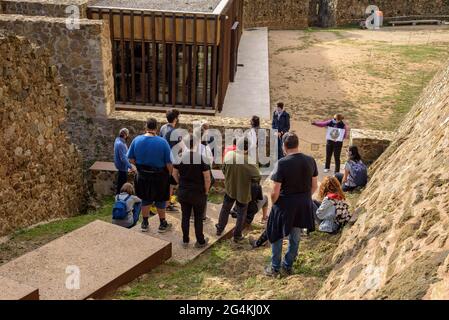 Besichtigung der Burg Montsoriu (Arbúcies, Girona, Katalonien, Spanien) ESP: Visita al castillo de Montsoriu (Arbúcies, La Selva, Cataluña, España) Stockfoto